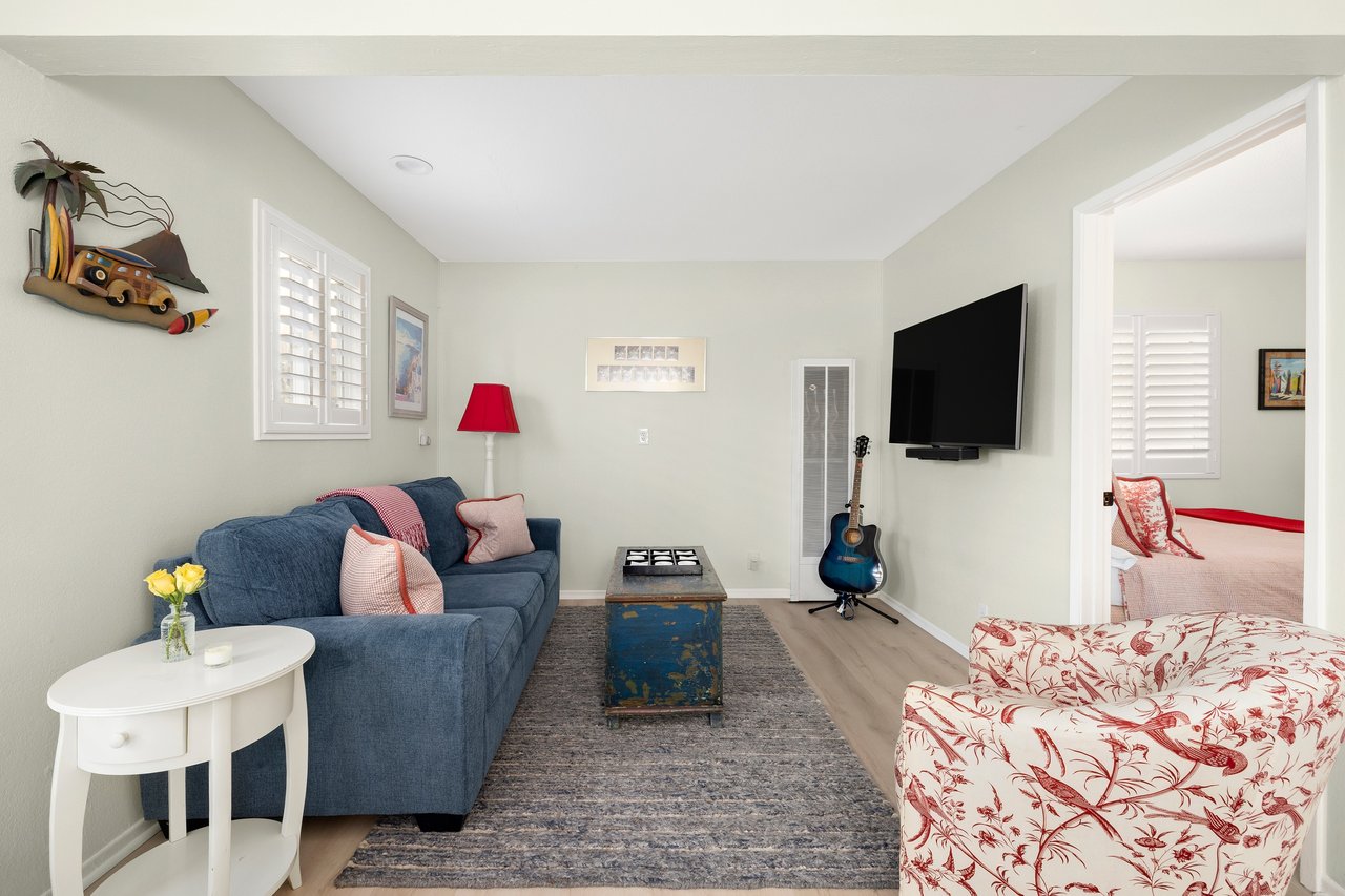 109 Los Robles St
