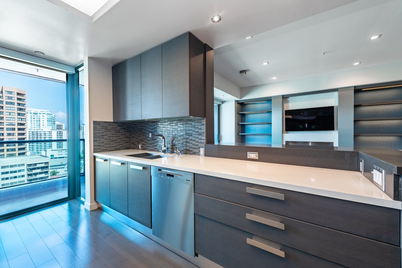 10490 Wilshire Blvd #1705