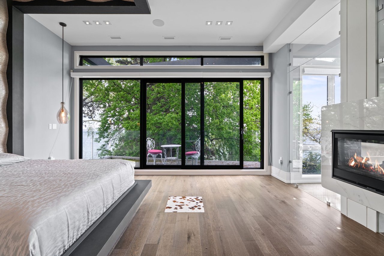  Unmatched Beauty Of Lakeside Living