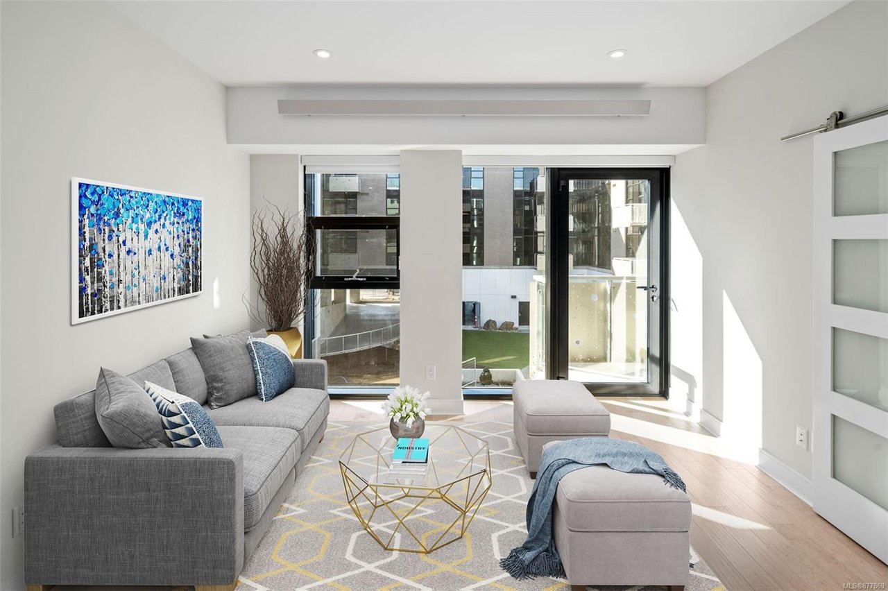 N212-1105 Pandora Ave
