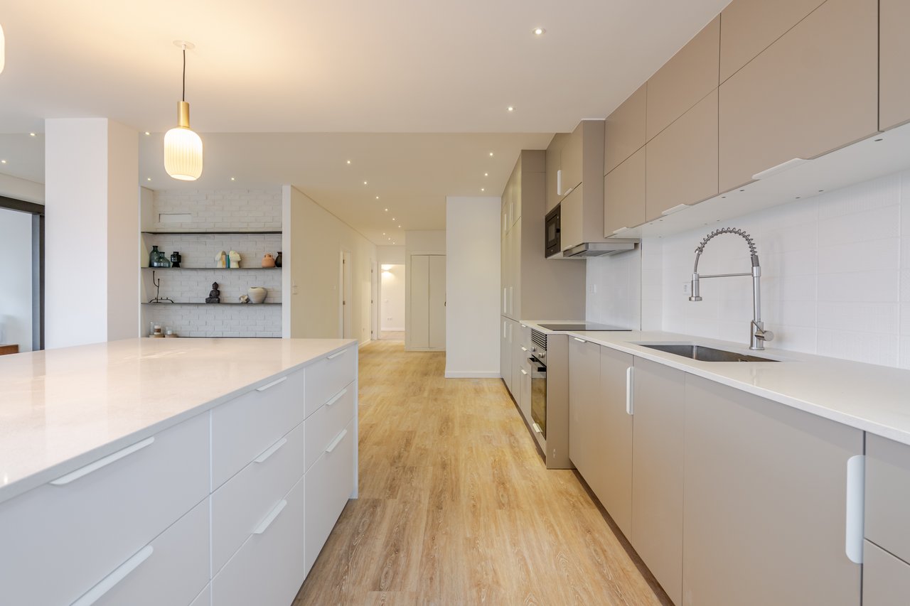 Renovated 3-Bedroom Apartment with 2 Bathrooms and Lift in Bonfim, Porto