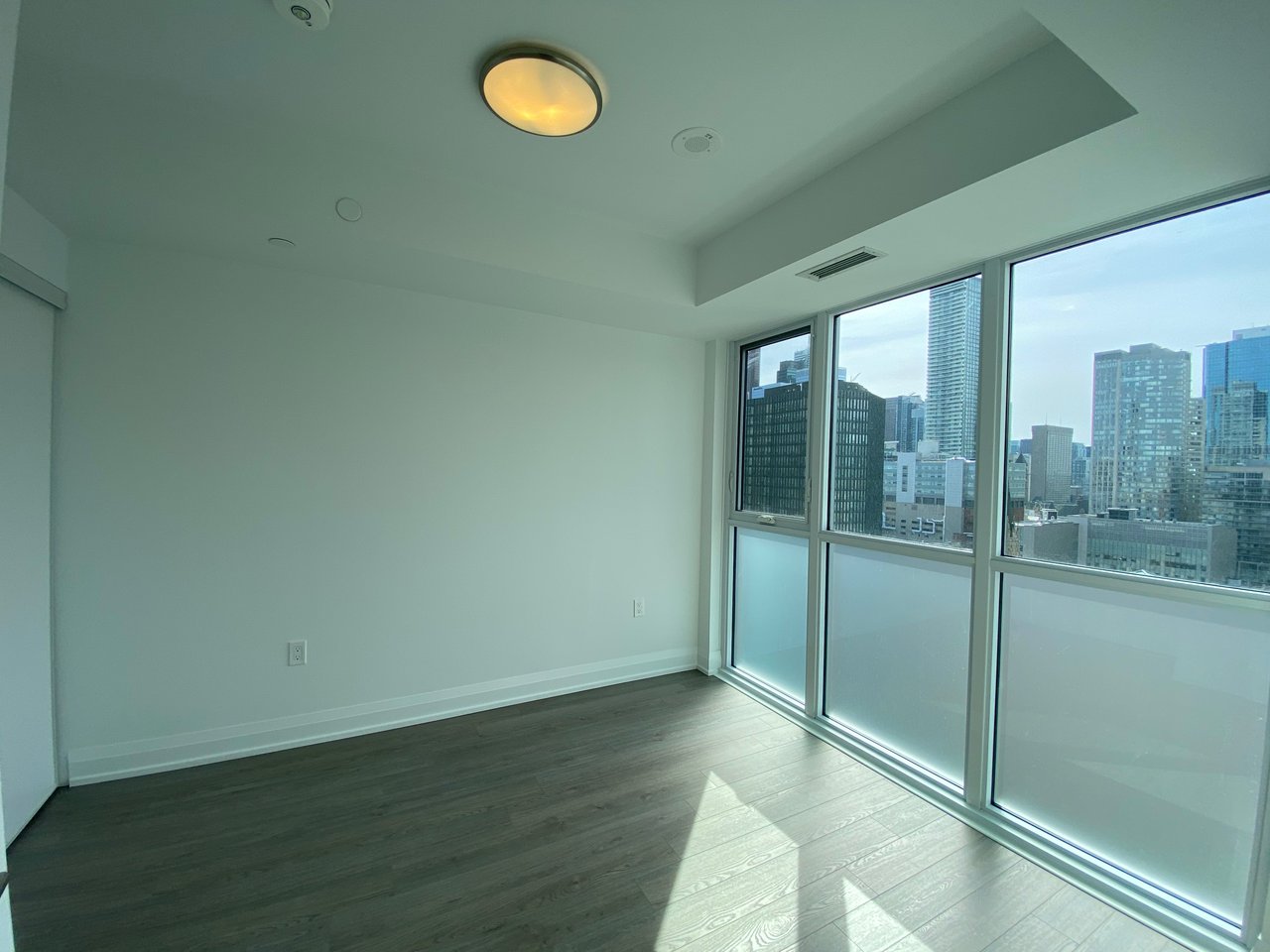 77 Mutual Street Unit: 2206