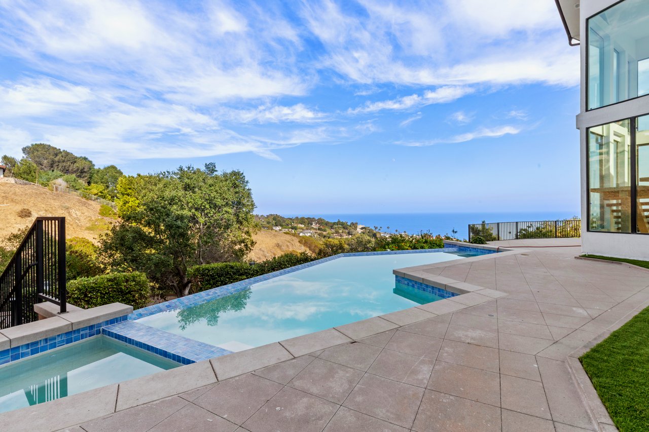 Luxurious Architectural Estate