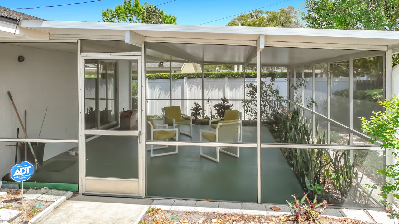 Mid-Century Modern 4-Bedroom in Dommerich Hills, Maitland
