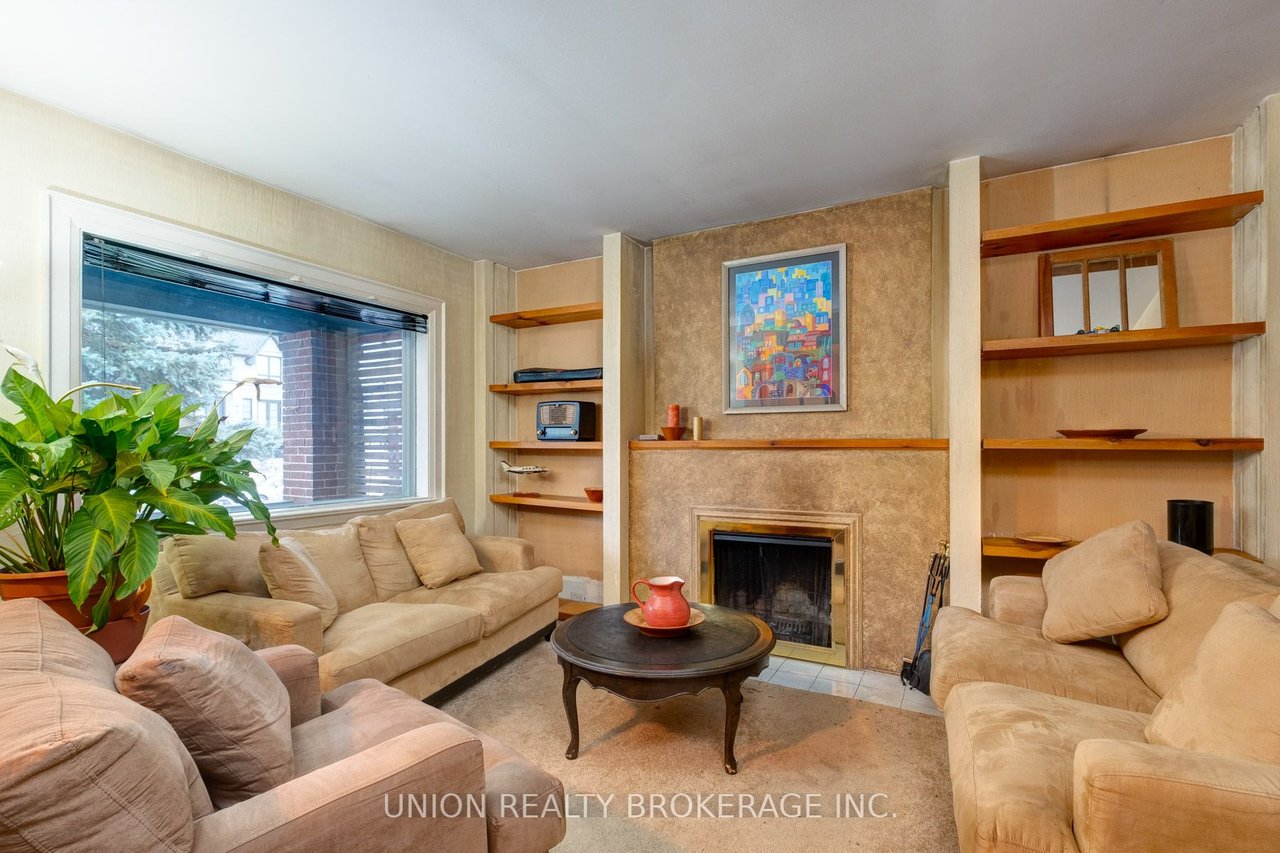 85 Blantyre Ave