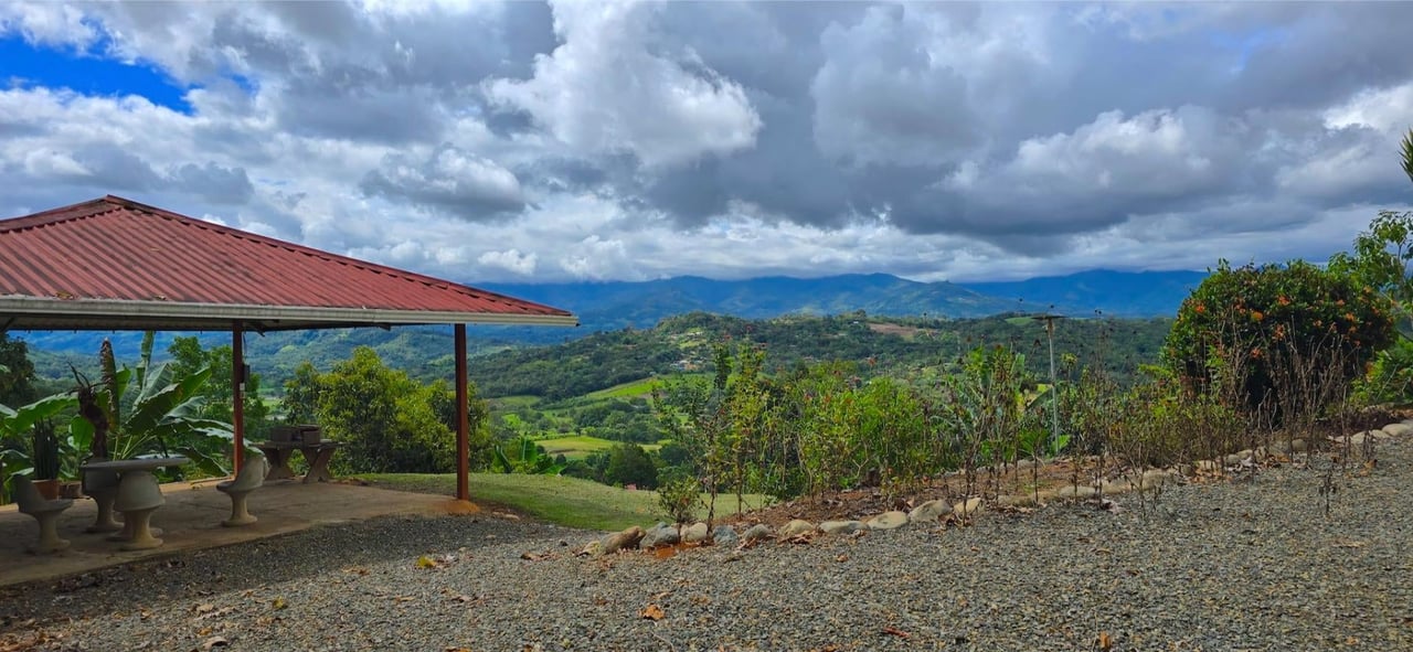 Dual Living Mountain Home, Perez Zeledon, San Jose