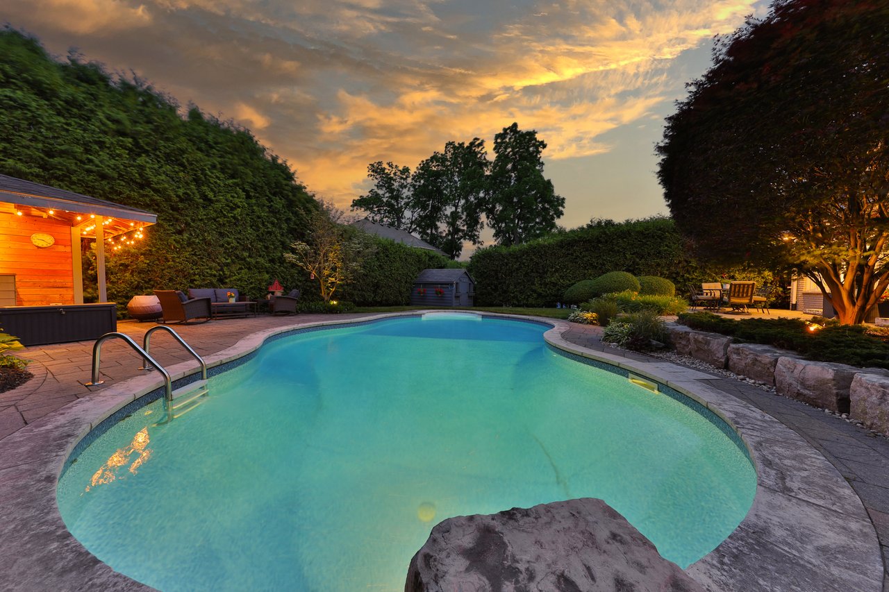 4220 Spruce Avenue, Burlington