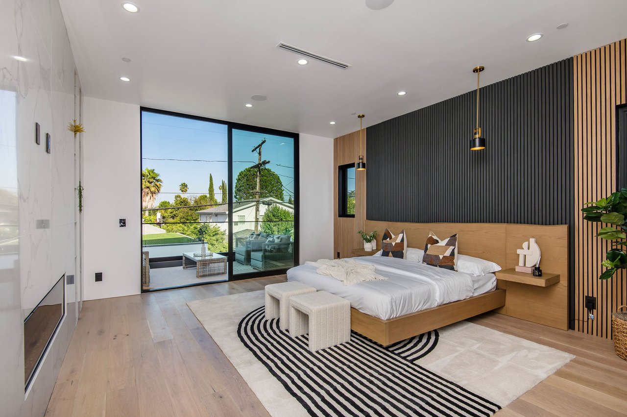 5132 Lindley Ave, Encino