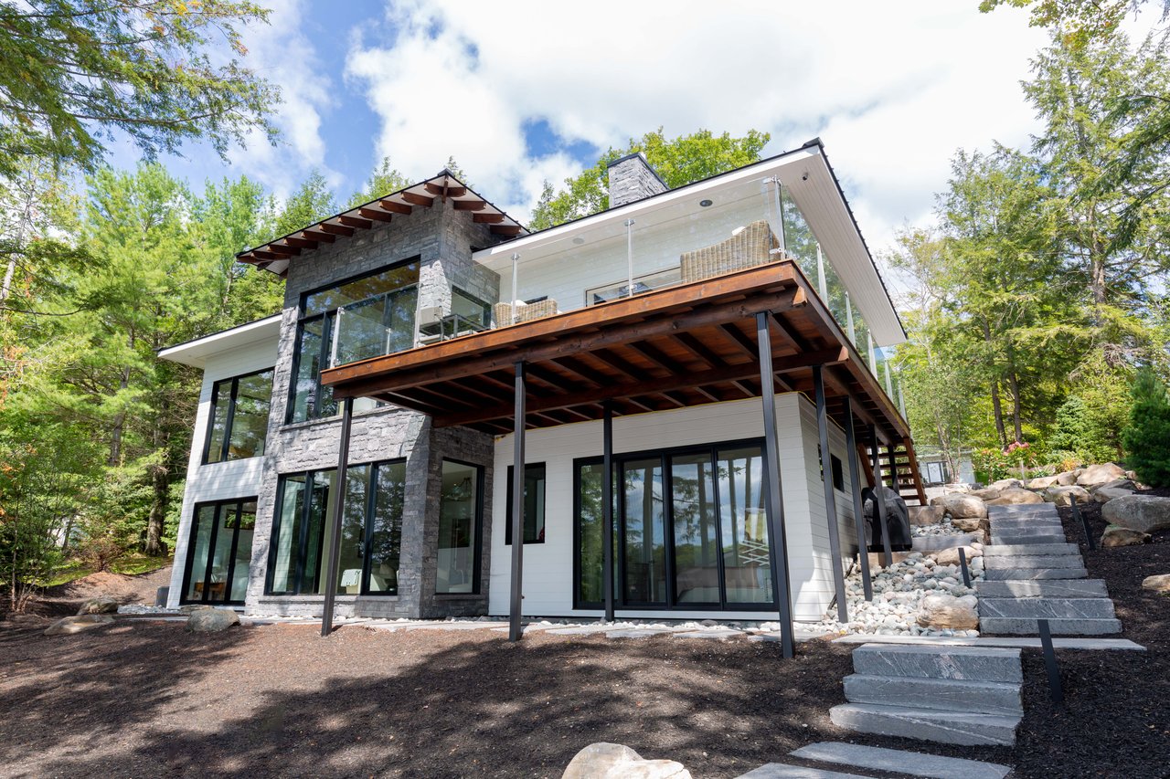 KINGSETT ROAD, Lake Rosseau