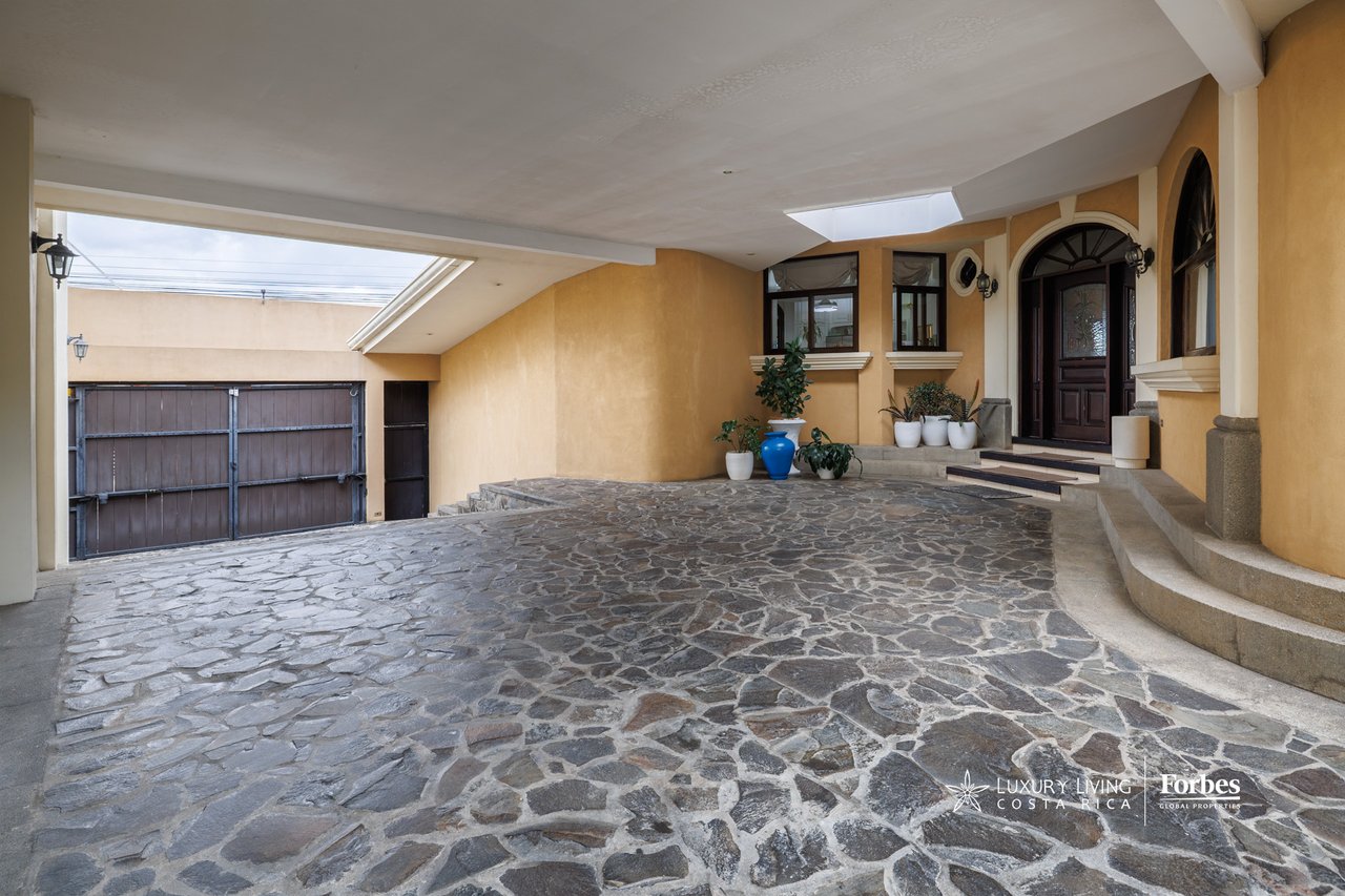 21560 - Casa Grand Court | Residence with Tennis Court in Moravia