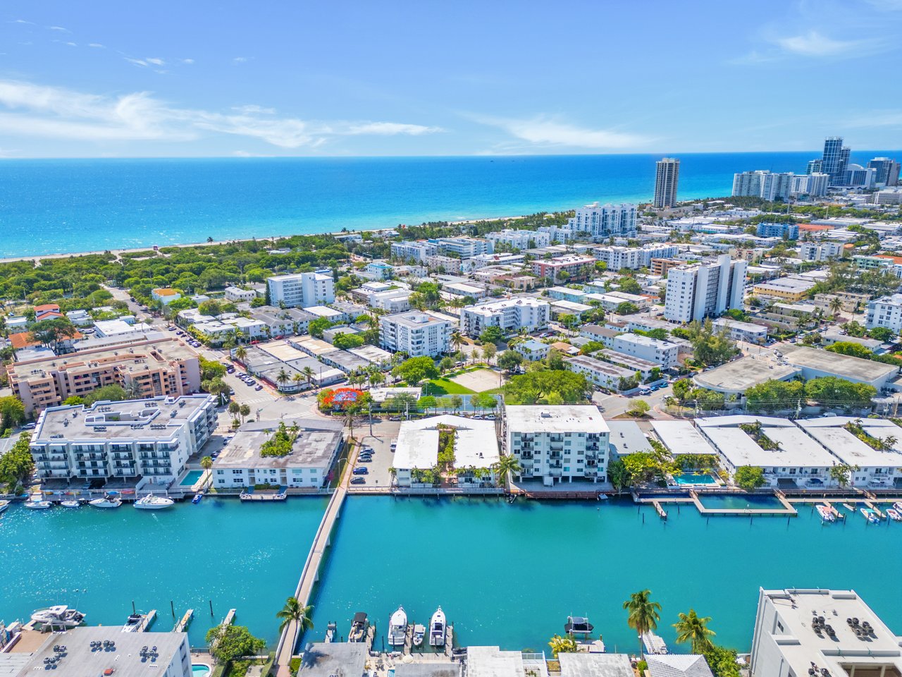 🌊 Waterfront One-Bedroom with Balcony – Miami Beach Lifestyle!
