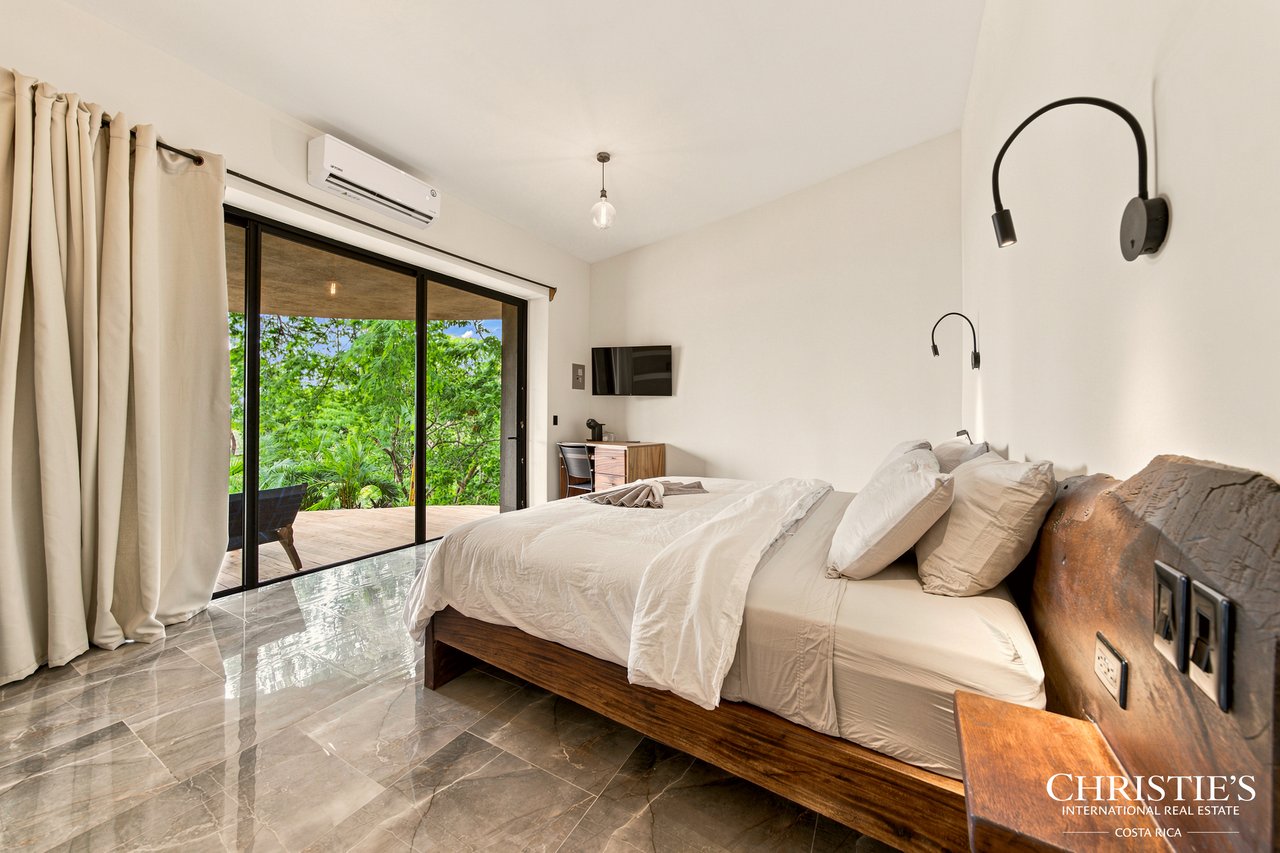 LE CLOS - An Exclusive Three-Residence Estate 