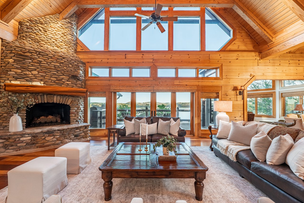 3406 Thunder Point