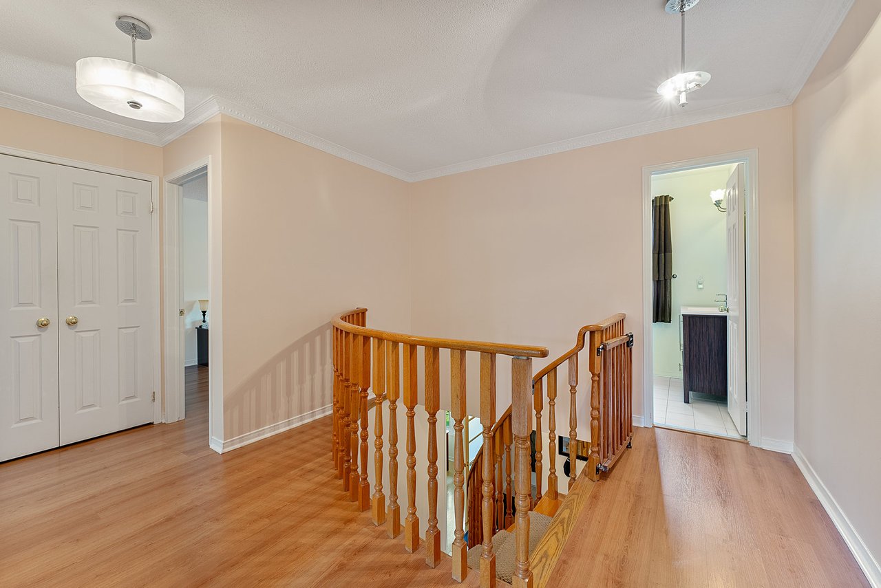 28 Thornway Ave