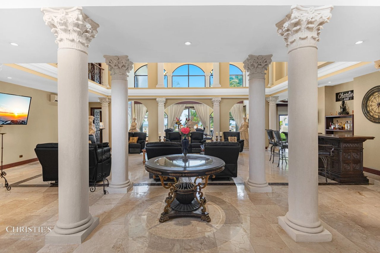 Hermosa Villa Beachfront Estate