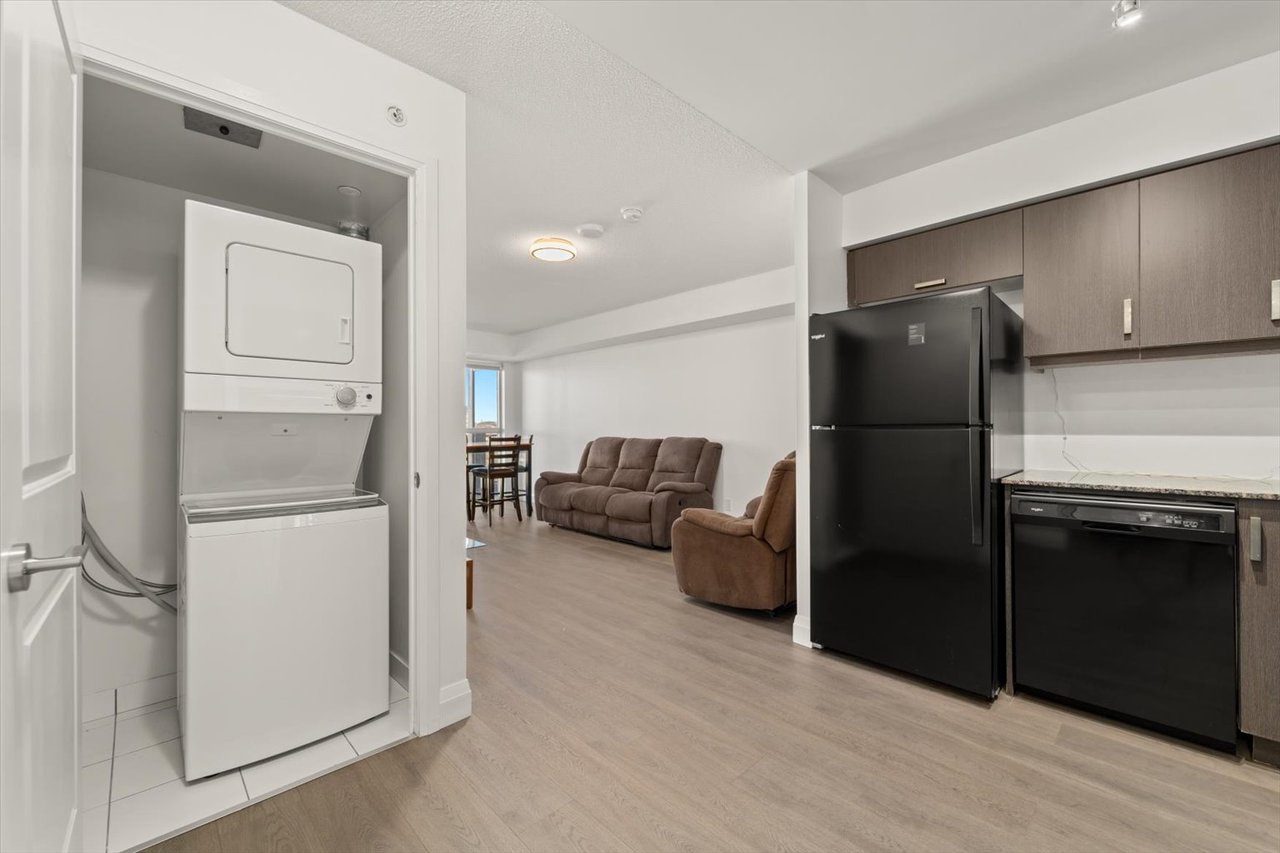 30 Meadowglen Pl 1106