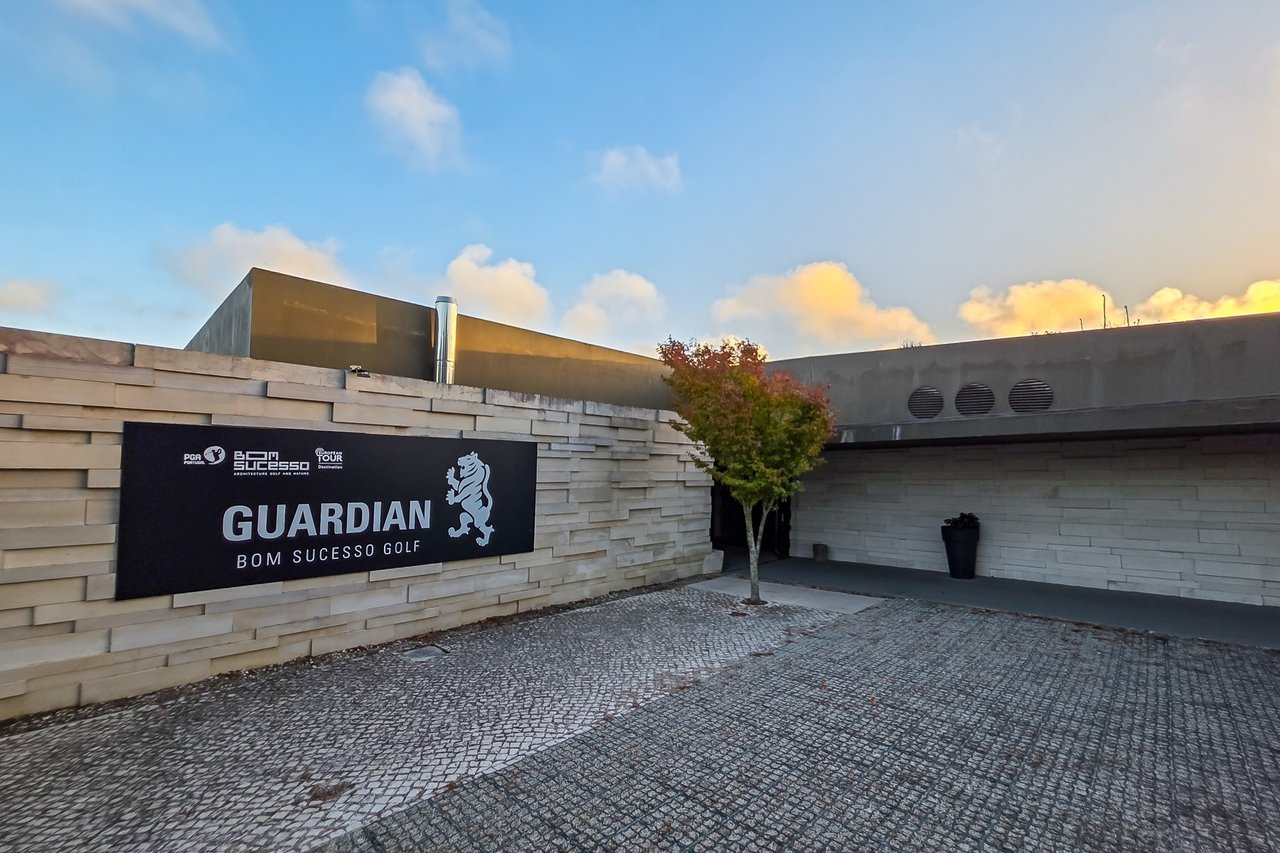 Japanese-Inspired Villa in Bom Sucesso Resort, Óbidos