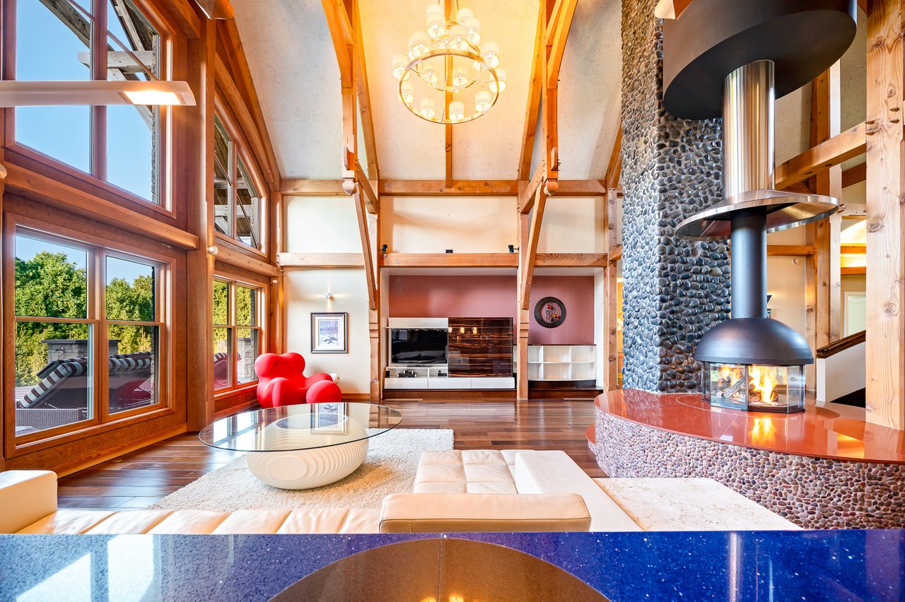  One-Of-A-Kind Residence 