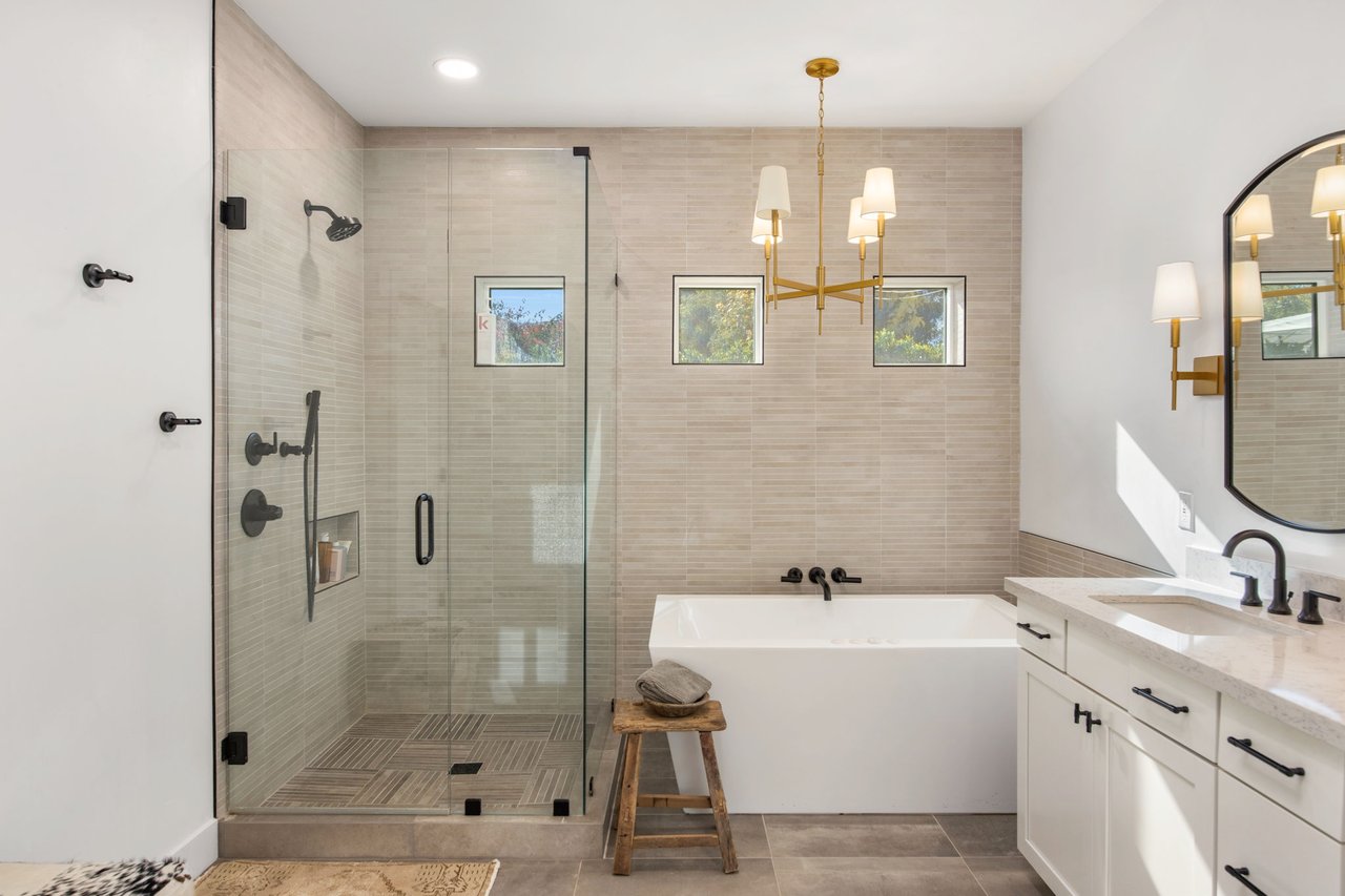 4119 E Indianola Ave