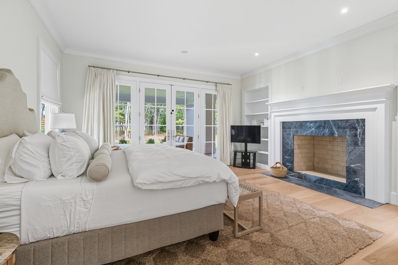 417 Edge of Woods Road