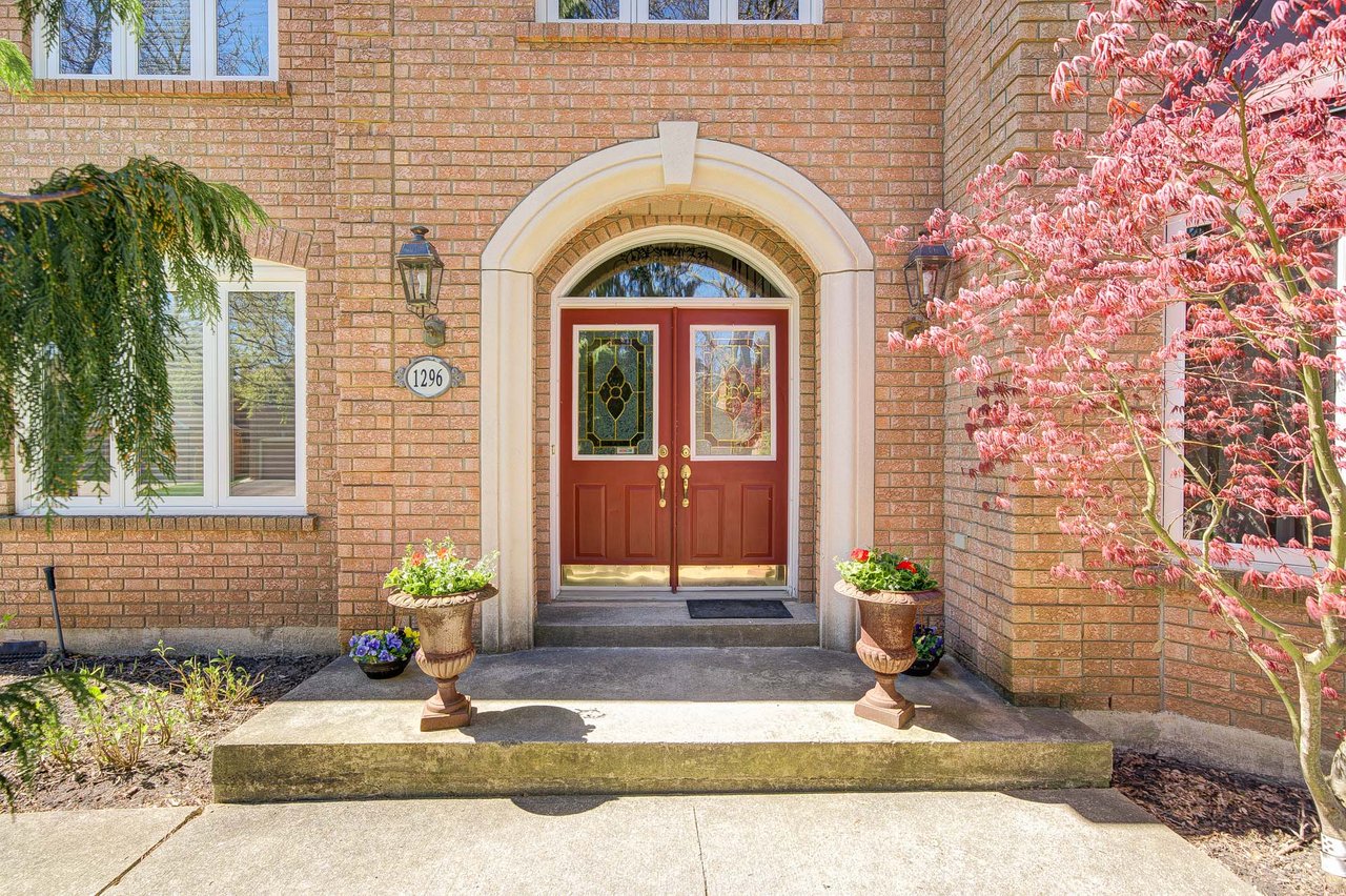 1296 Mapleridge Cres