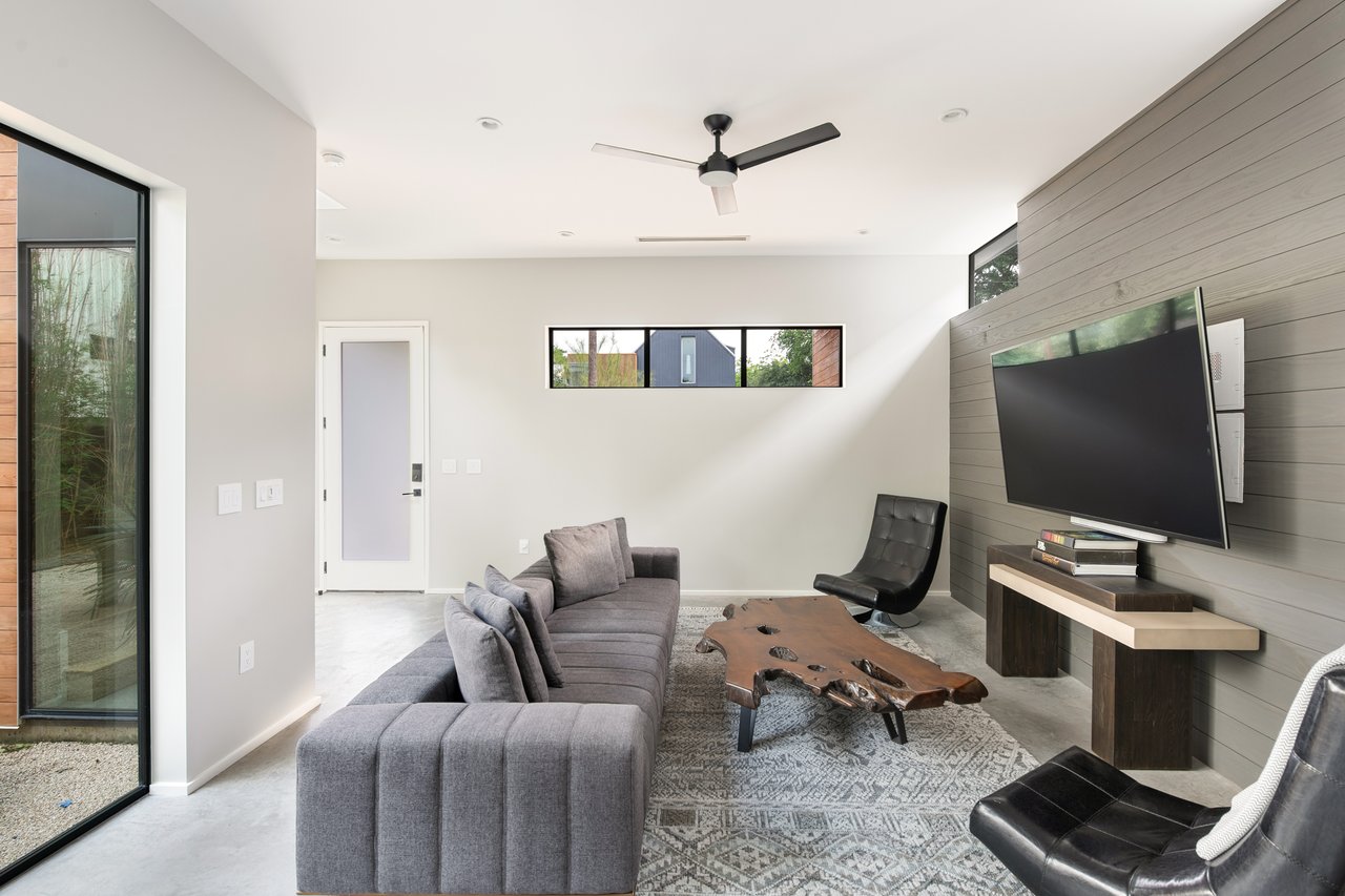 404 W Milton