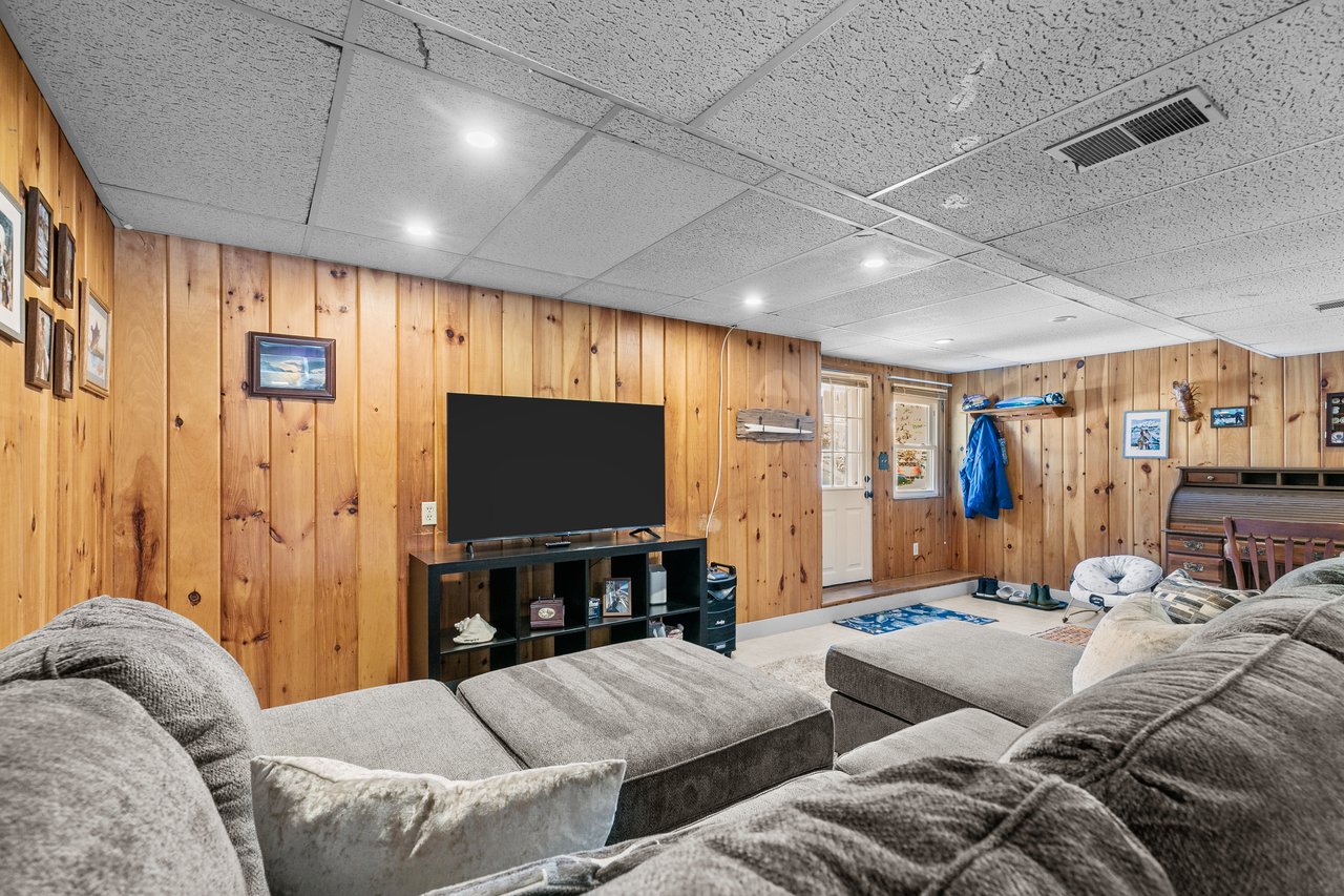 60 Knollwood Circle, North Kingstown, RI 02852