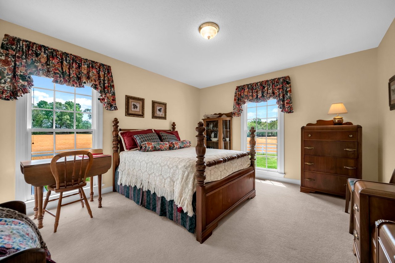 824 N Forest Hills School Rd