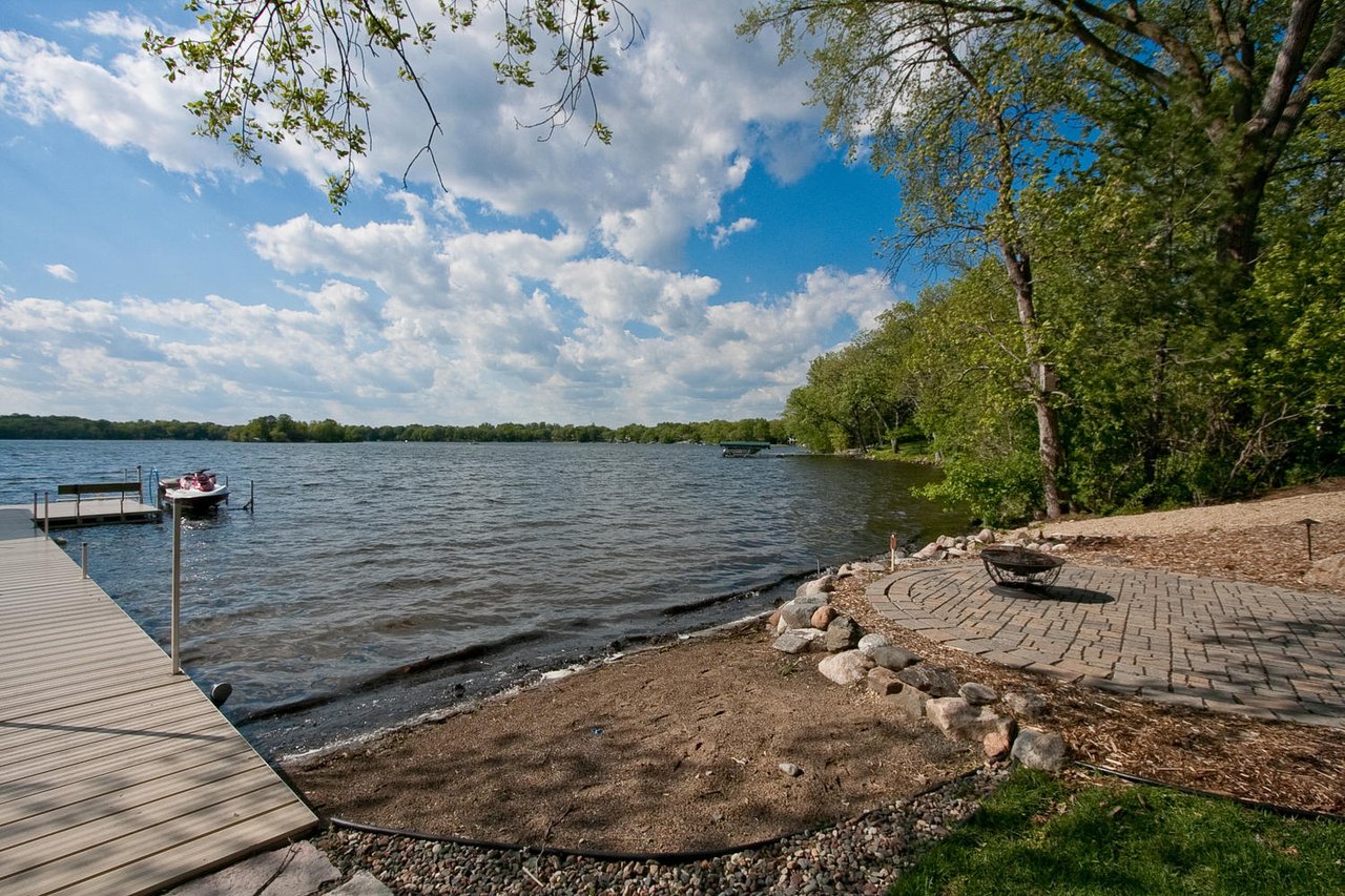 Beautiful Custom 2-Story on Bass Lake