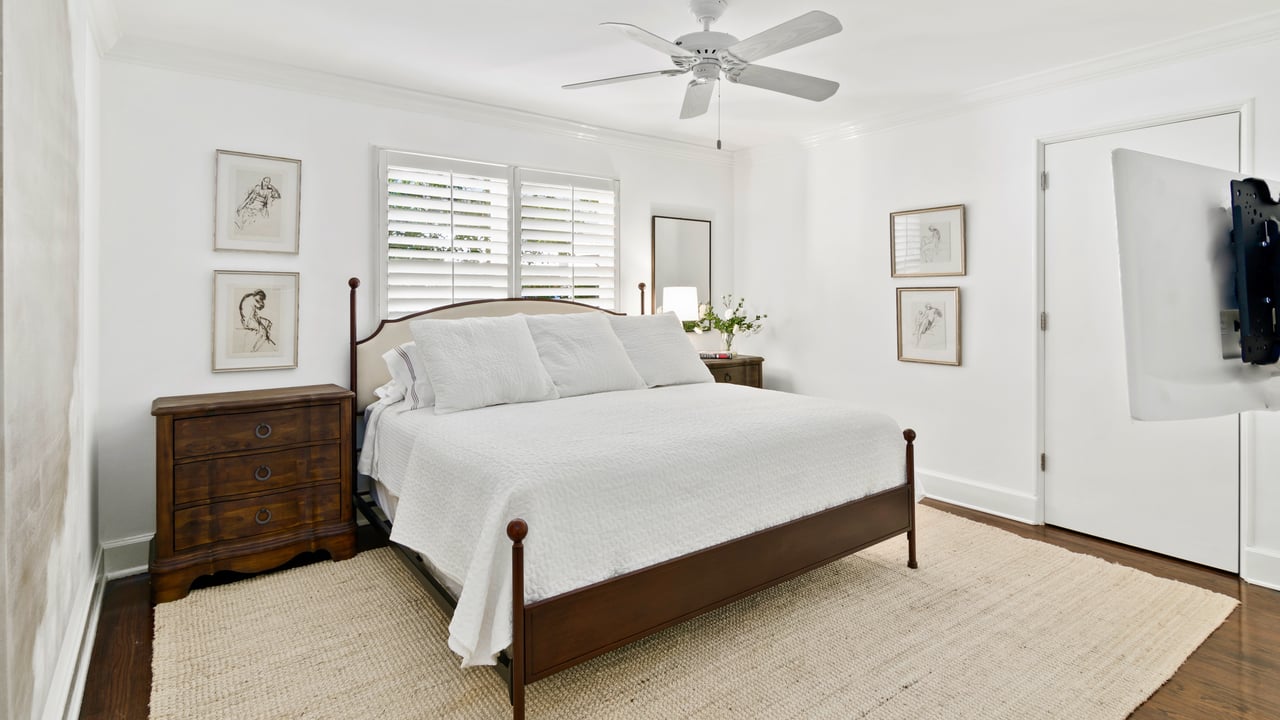 King-size Chic at the Historic Barbour House