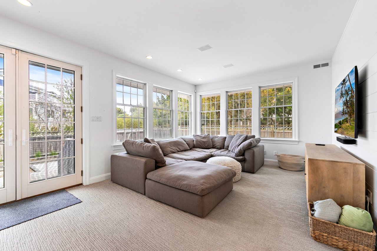 101 Rose Court, Long Beach Township