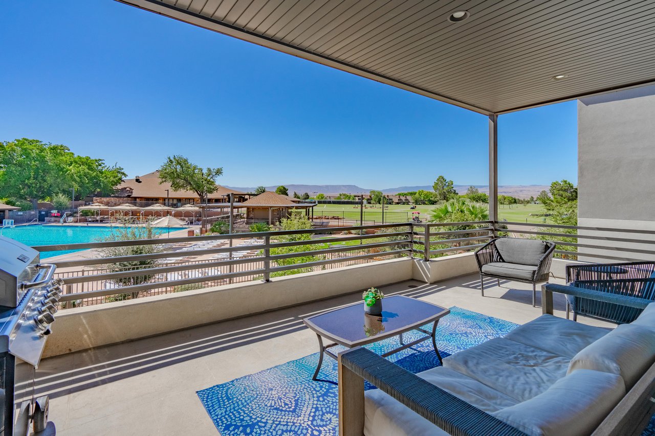 COUNTRY CLUB GOLF COURSE RETREAT