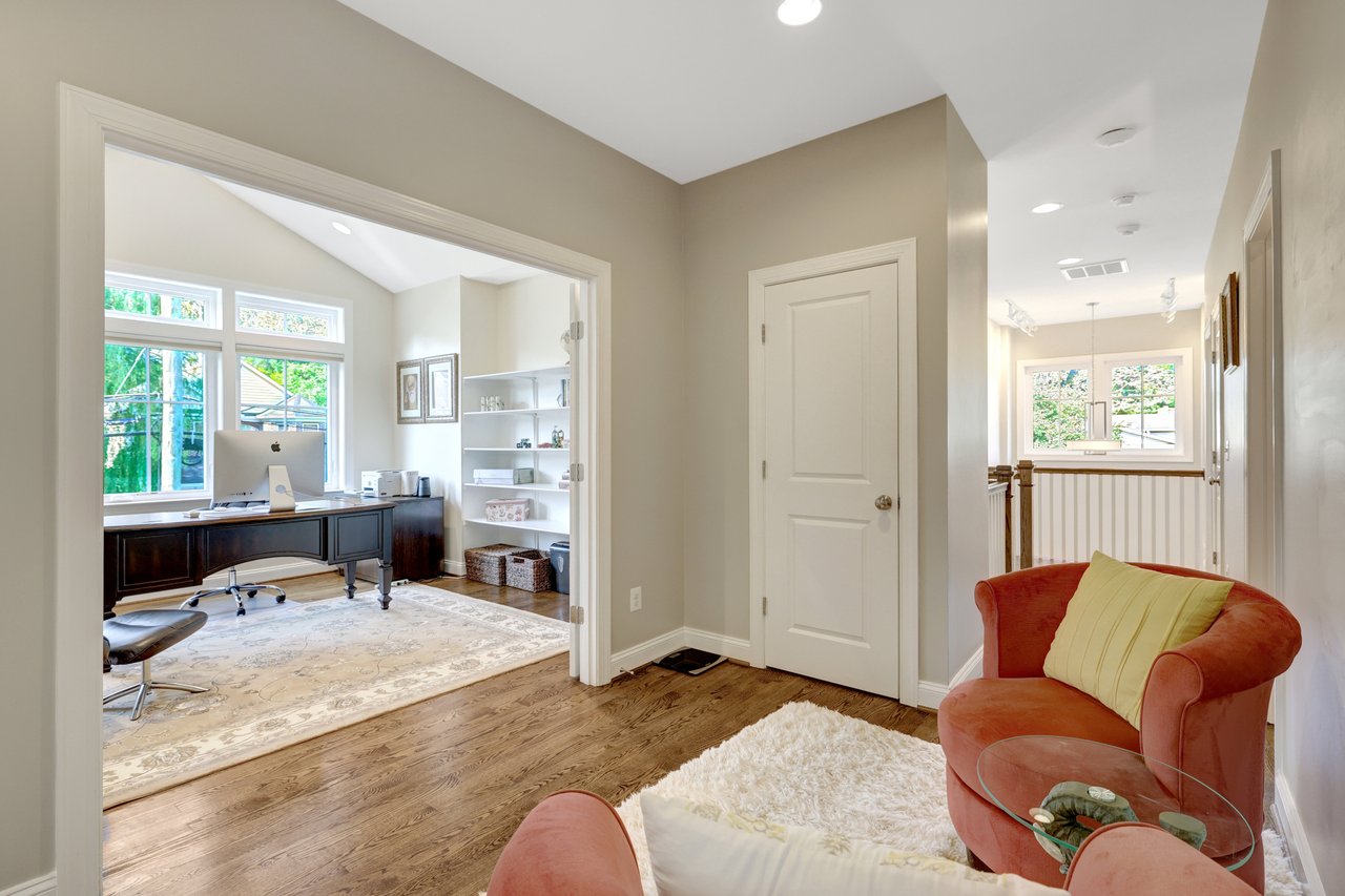 300 Jade Ct NW