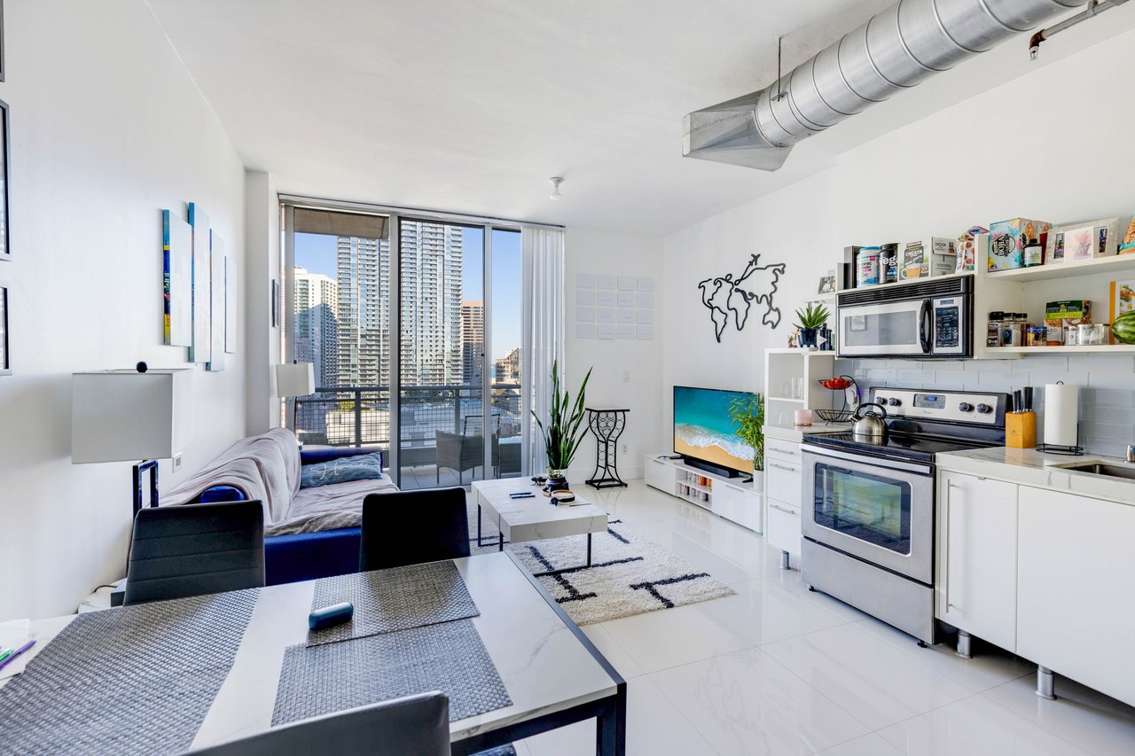 690 SW 1st #2308 Miami FL-33130