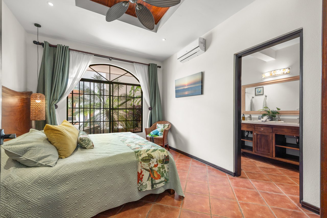 Casa Mimosa | Versatile Luxury Retreat Just 3 Minutes from Flamingo Beach