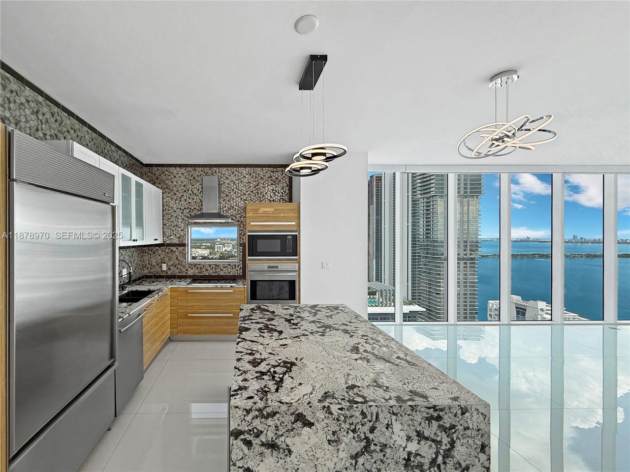 miami-condo-skyline-kitchen