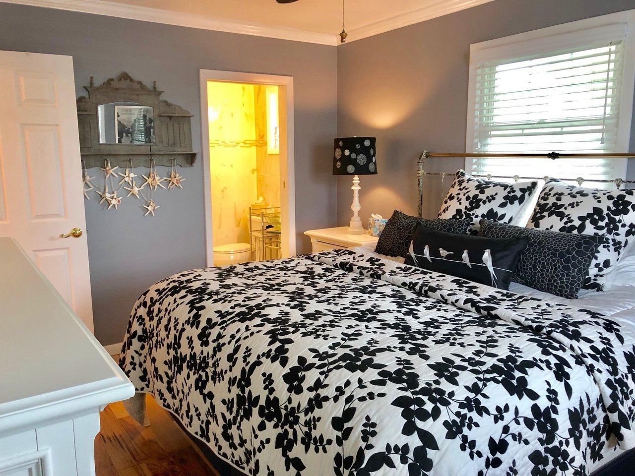 #213 Summer Rental - Newly Renovated 2 Blocks to the Beach