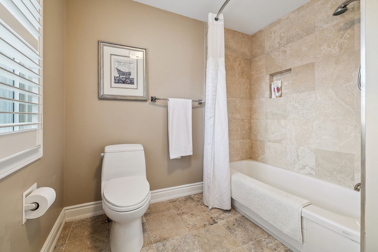 Impressive Home on Ravine Lot in Glen Abbey