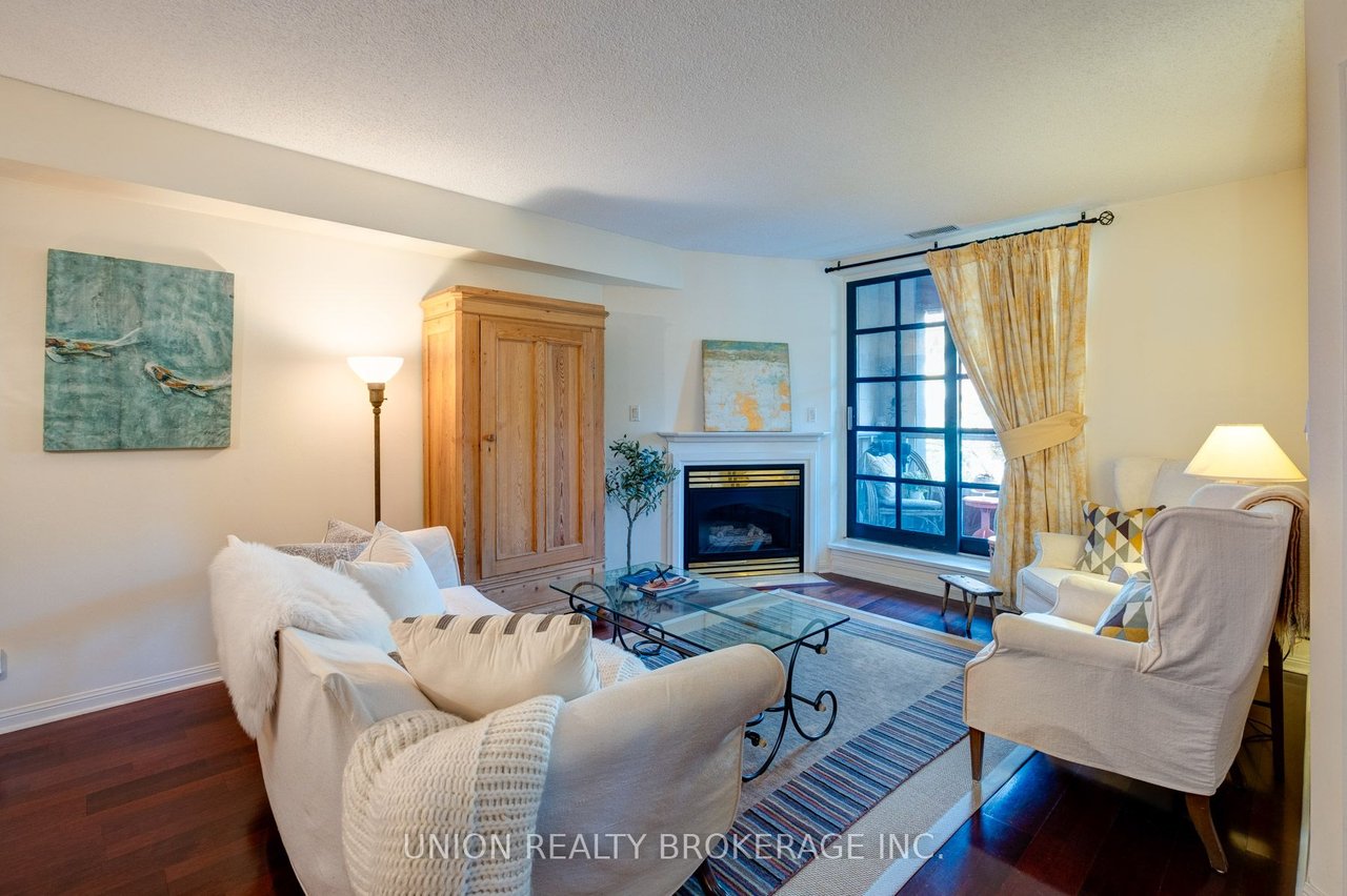 2371 Queen St E, Ste 202