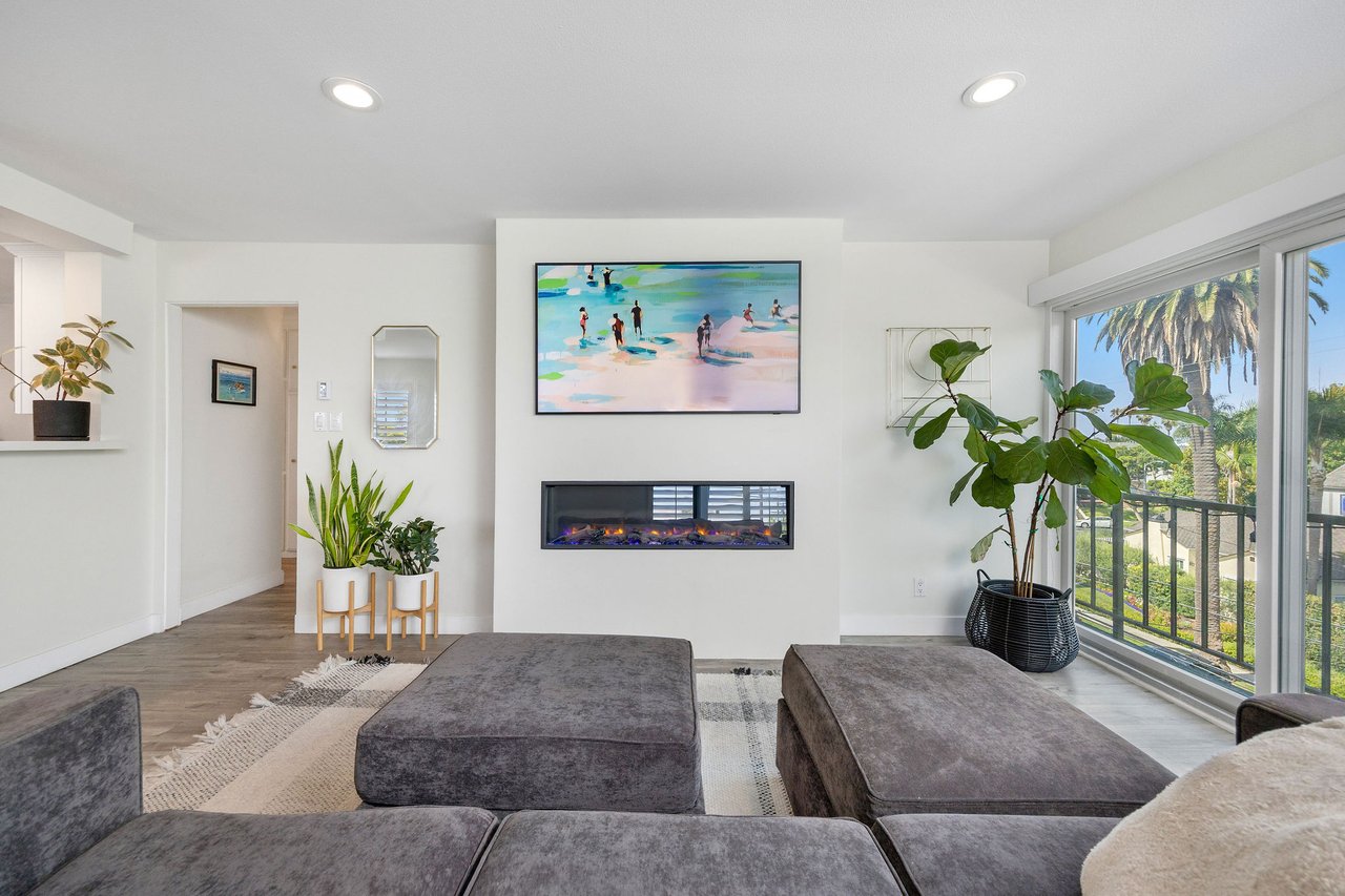 100 Loma Ave #404