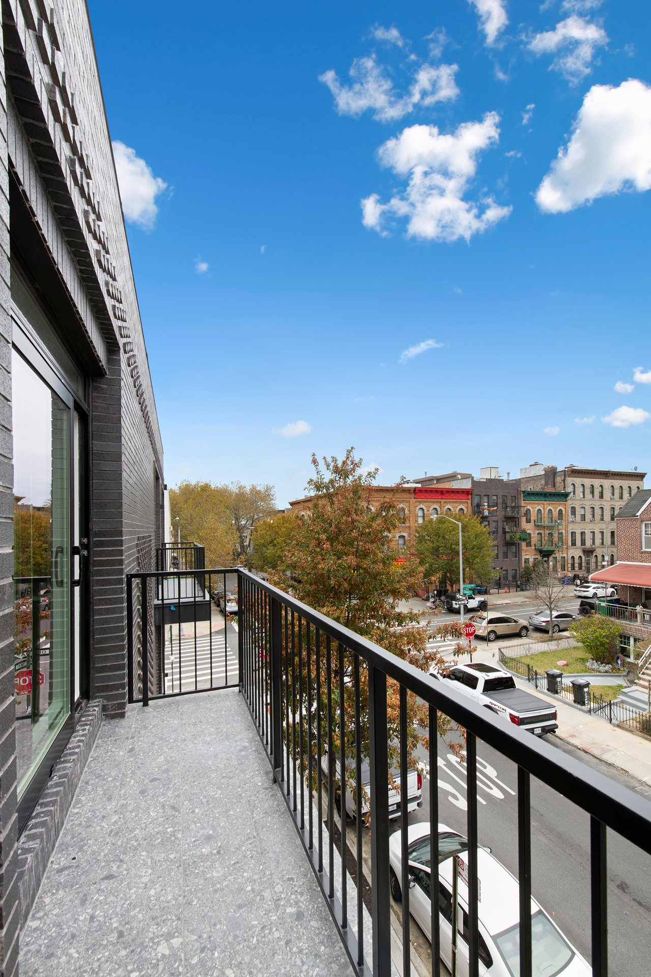 831 Knickerbocker