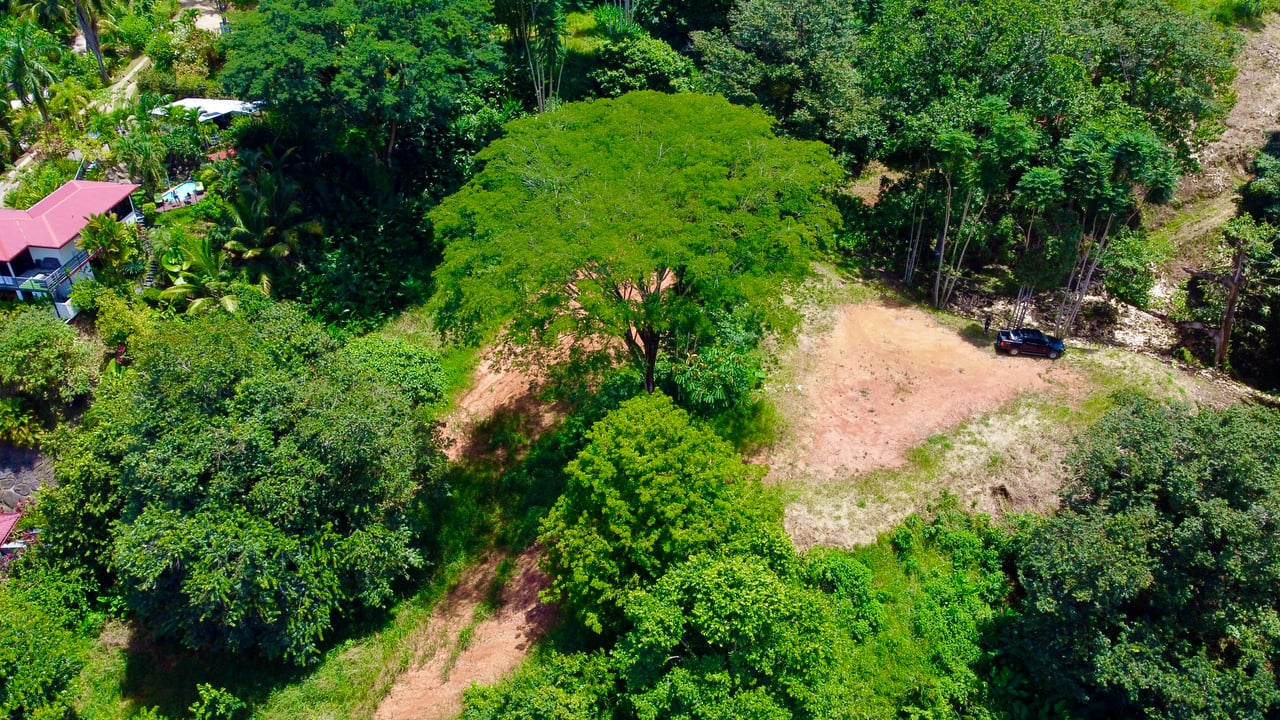 Build-Ready Lot in Ojochal’s Calle Cacique | Easy Access & Stunning Mountain Views
