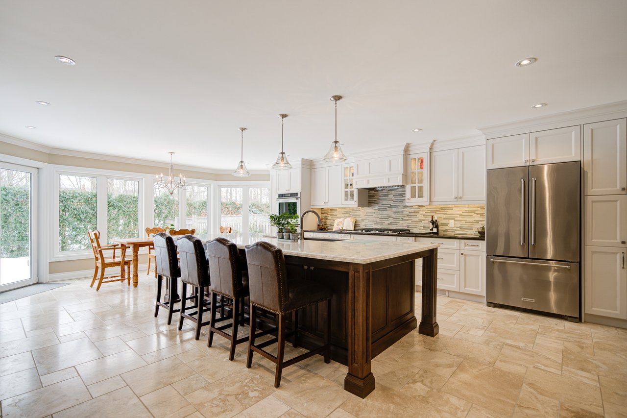 1296 Mapleridge Cres