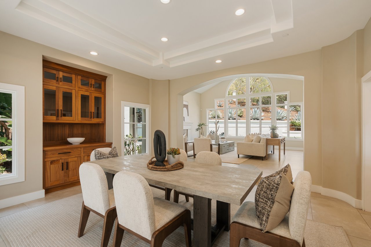 1805 Holly Tree Lane