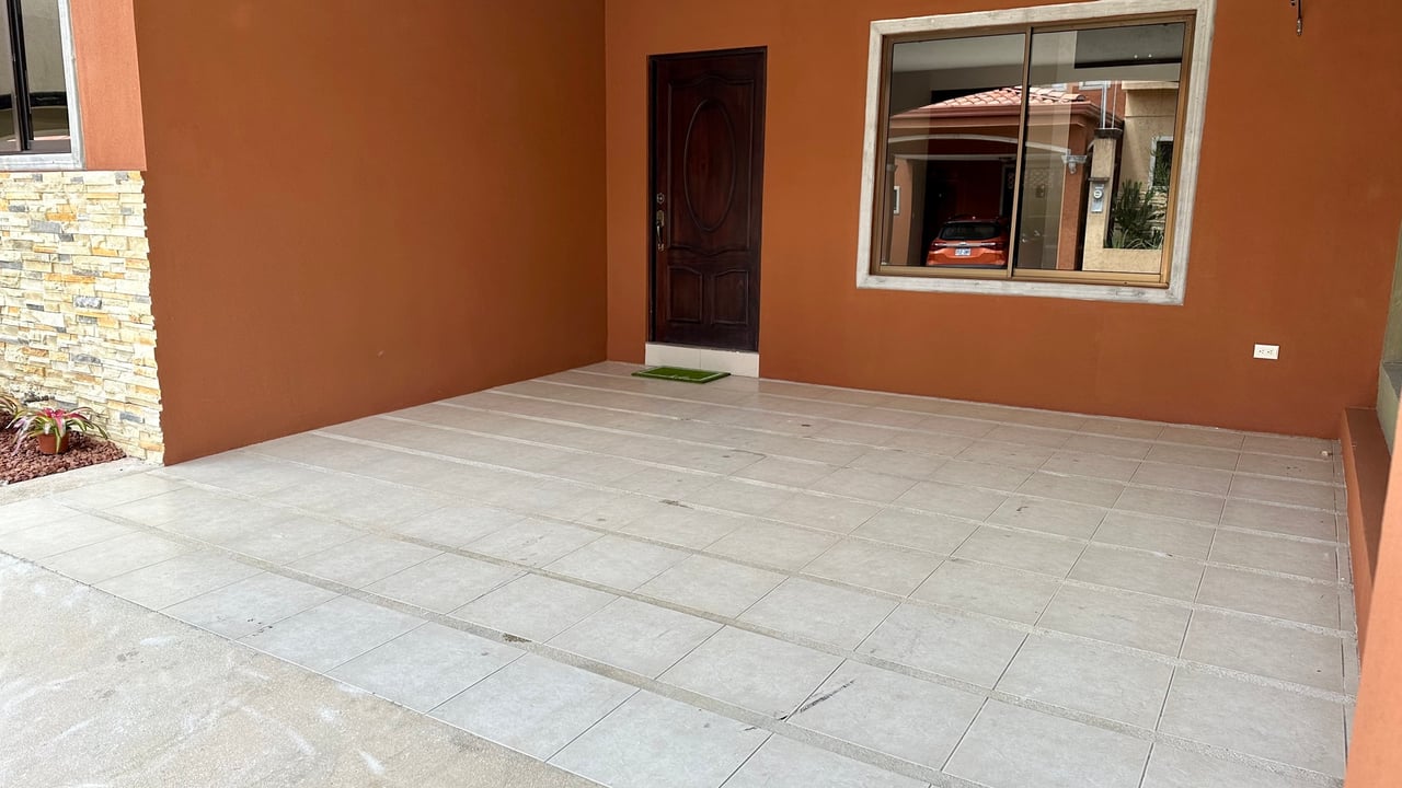 Remodeled Gated Mountain Home, Heredia