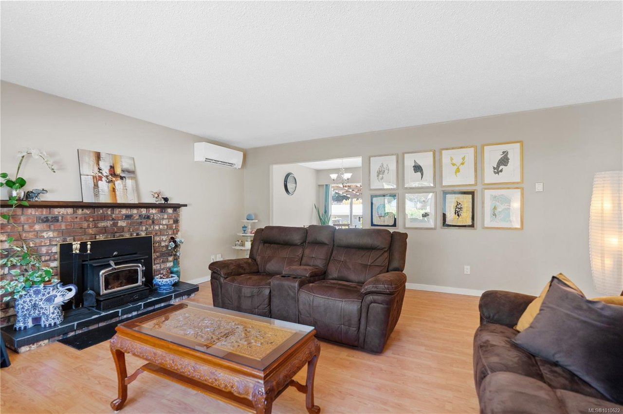 2349 Otter Point Rd