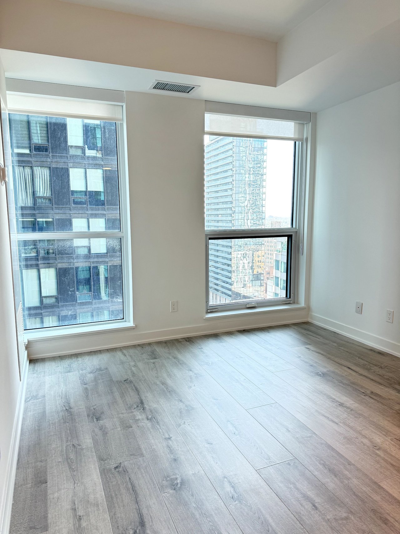  327 King St W Unit: 2105