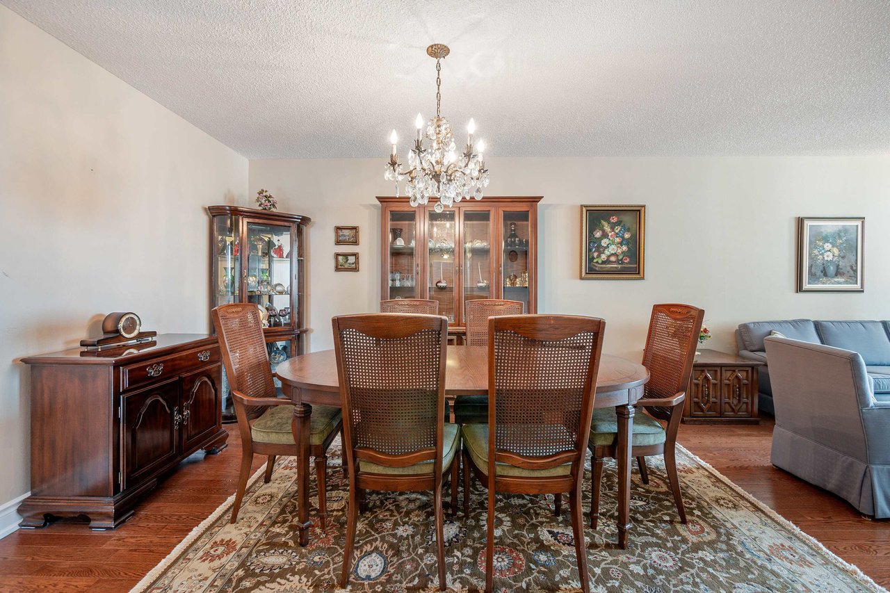 820 Burnhamthorpe Road #702