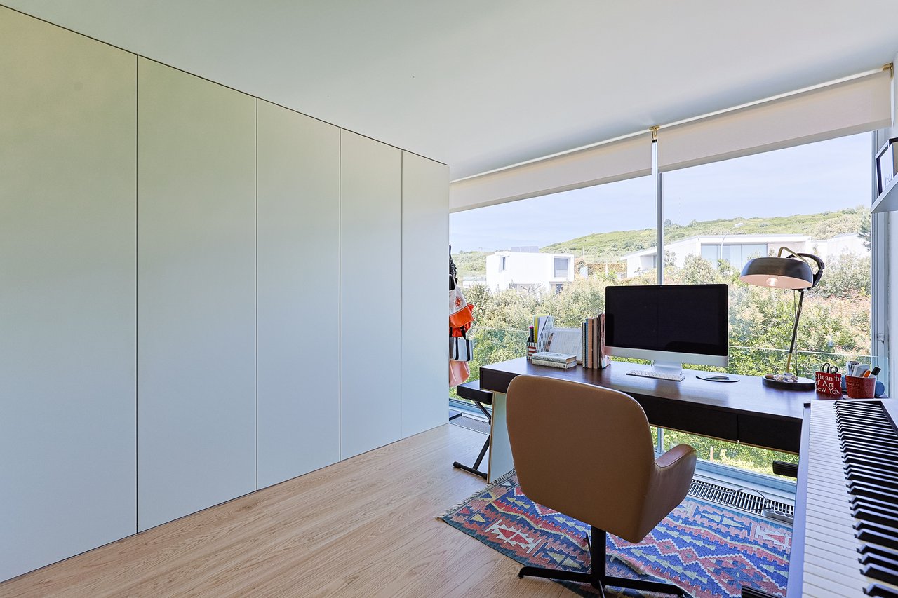 “The Green Villa” – Elegant Luxury Villa with Pool in Carnaxide, Oeiras