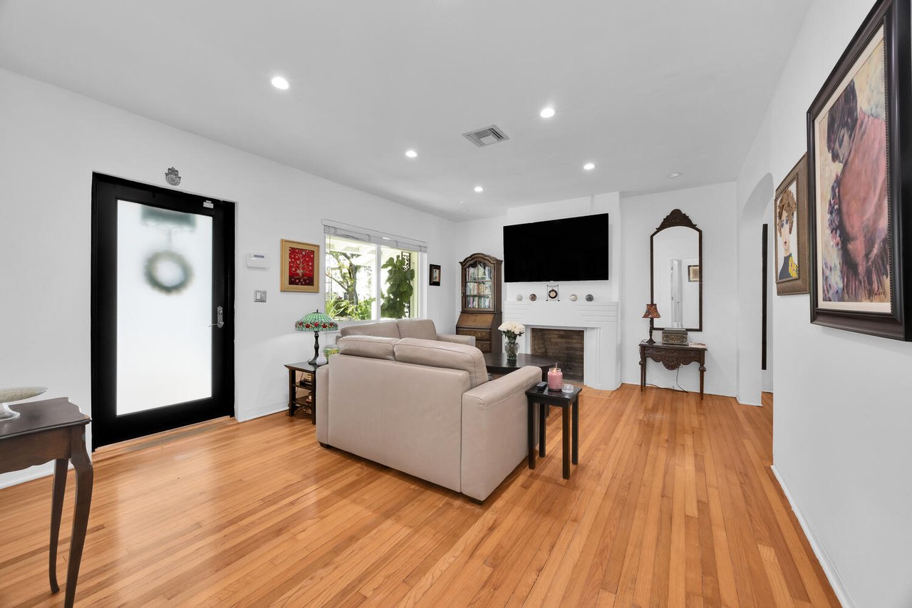 Charming Pool Home at 1005 Columbus Blvd